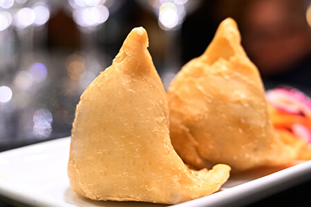 Veg Samosa / Meat Samosa